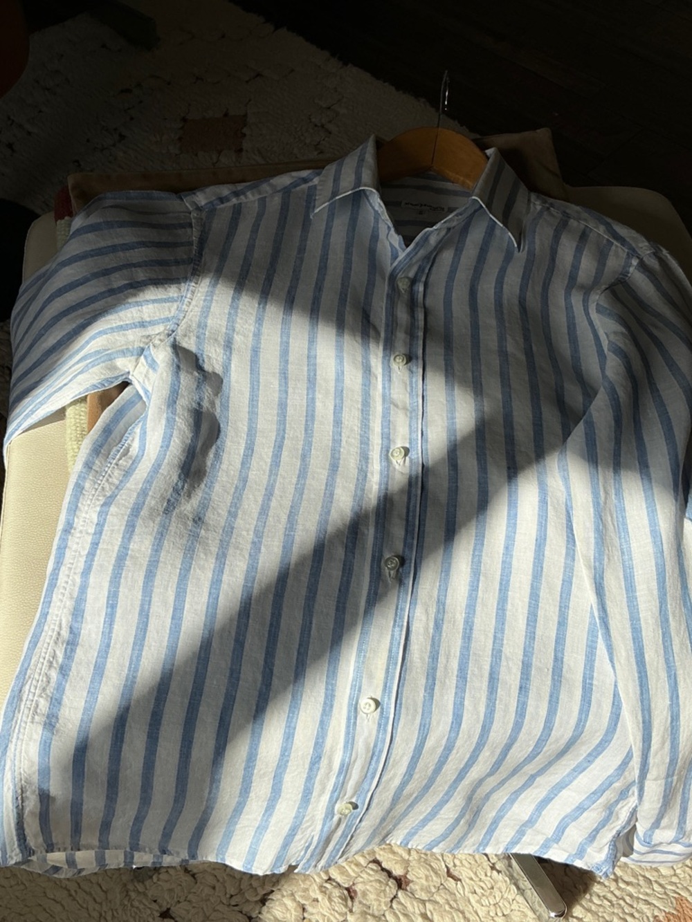 Linen Button-Down Shirt in Blue and White - Picture 3 of 6